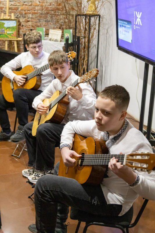 У Коломиї відбувся мистецько-патріотичний захід до Дня українських жінок-героїнь "Сильні духом" 3