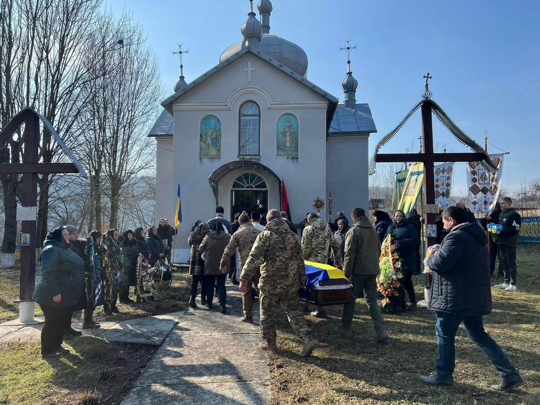 На Городенківщині попрощалися із померлим захисником Іваном Радиком 7