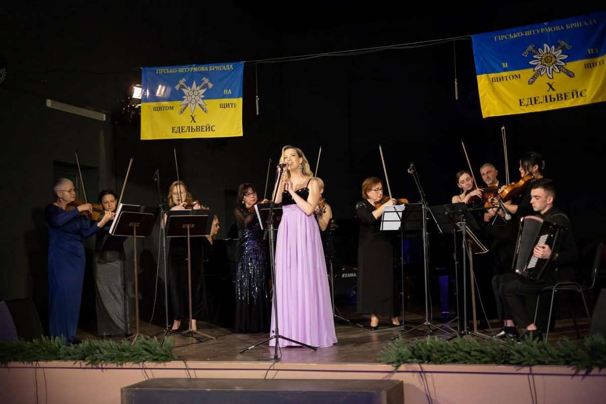 У Коломиї провели благодійний бал "Вартові мрії" 6