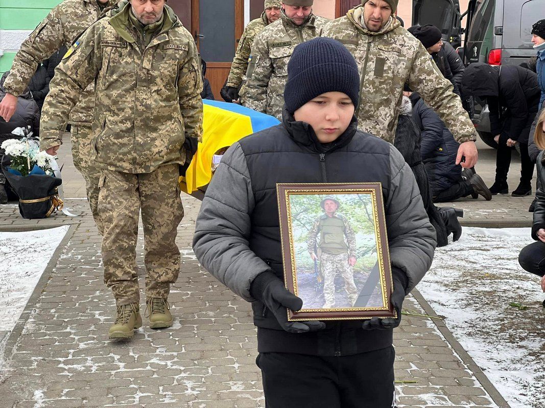 Отинійська громада зустріла полеглого воїна Володимира Гараздюка 1