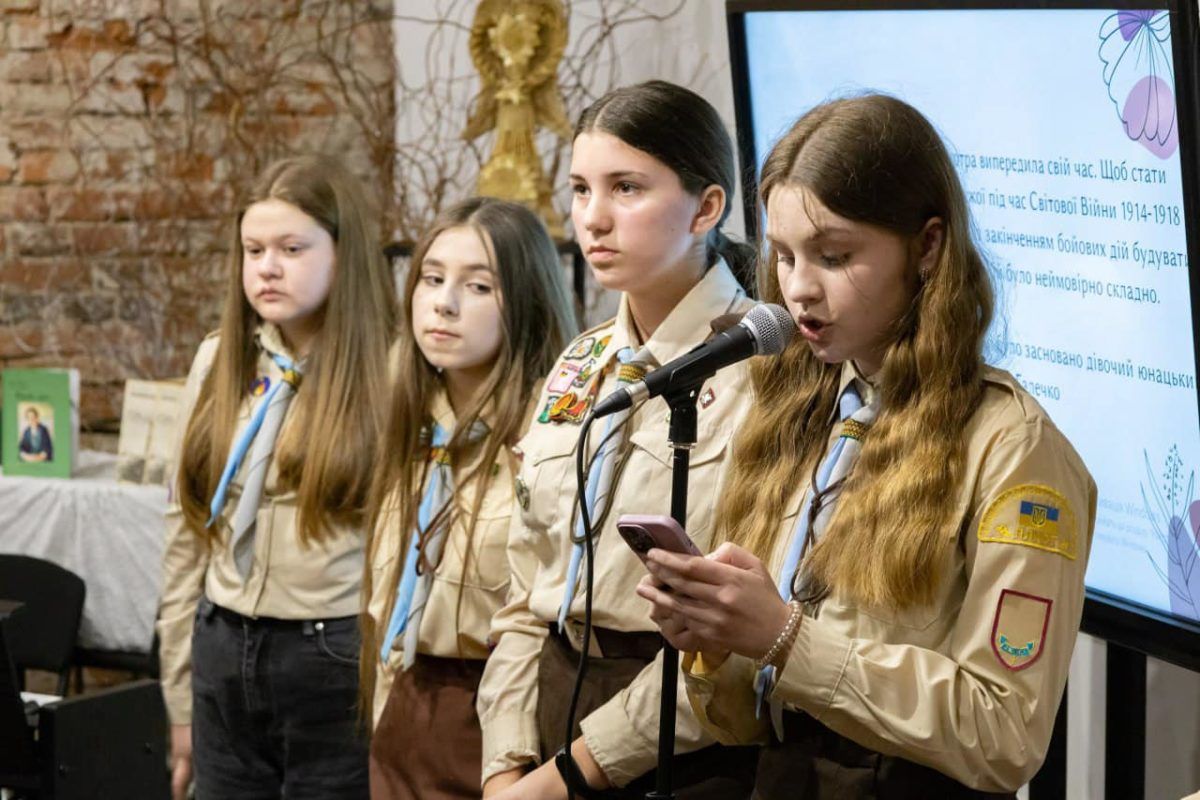 У Коломиї відбувся мистецько-патріотичний захід до Дня українських жінок-героїнь "Сильні духом" 5