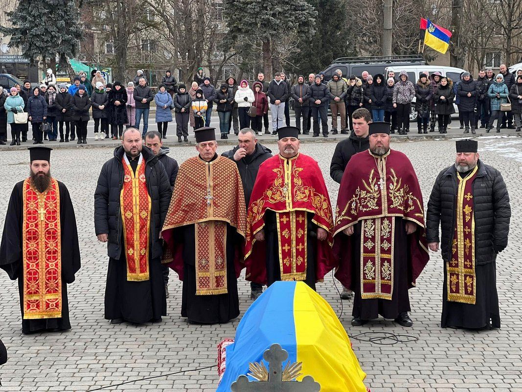 Отинійська громада зустріла полеглого воїна Володимира Гараздюка 6