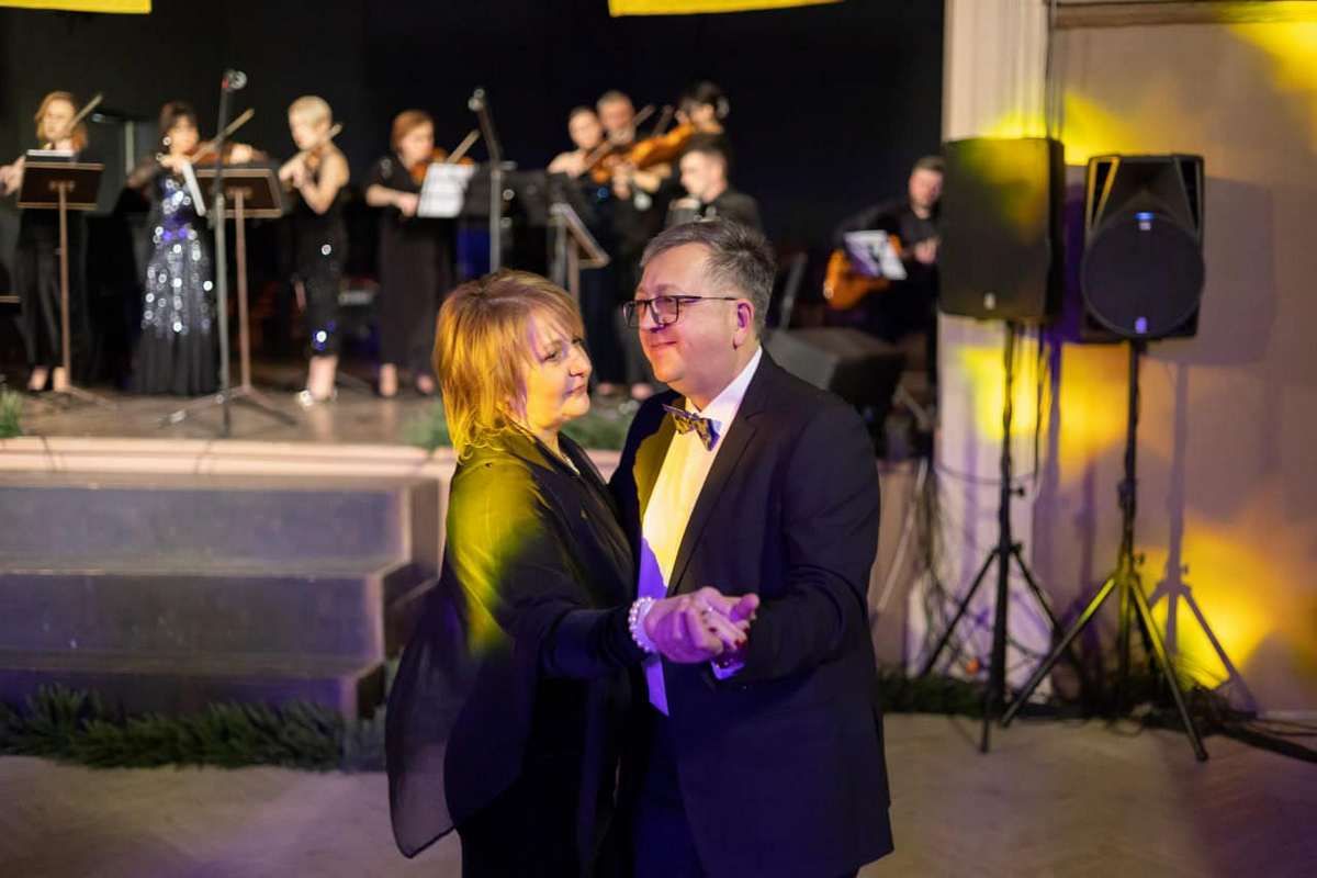 У Коломиї провели благодійний бал "Вартові мрії" 11