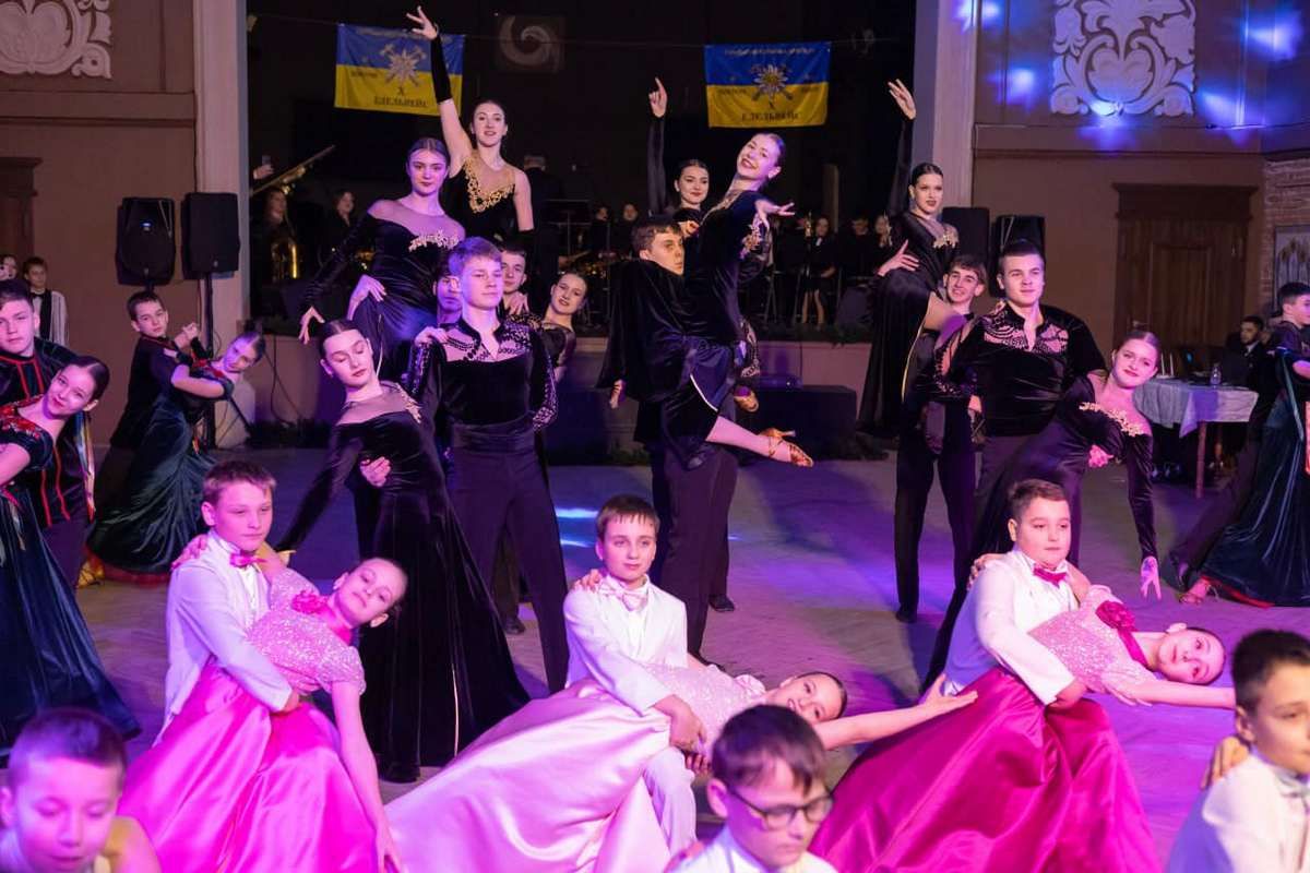 У Коломиї провели благодійний бал "Вартові мрії" 1