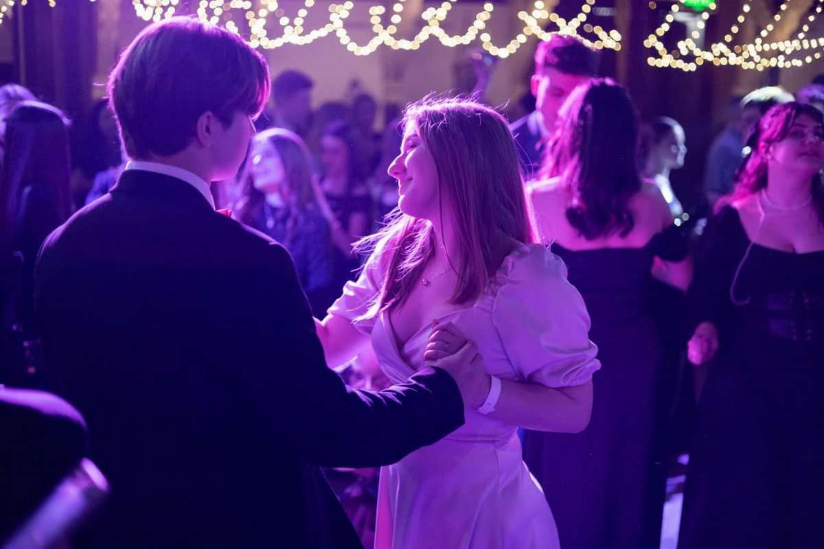 У Коломиї провели благодійний бал "Вартові мрії" 16