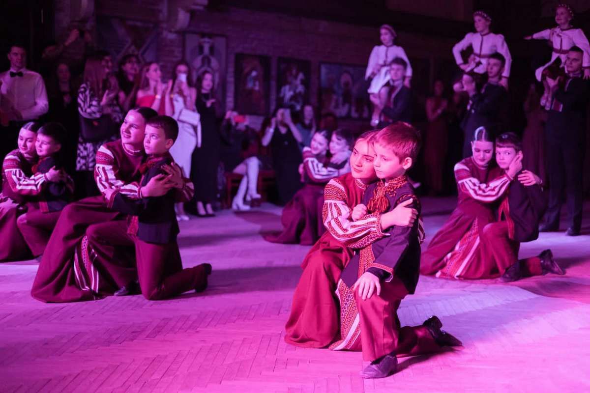 У Коломиї провели благодійний бал "Вартові мрії" 3