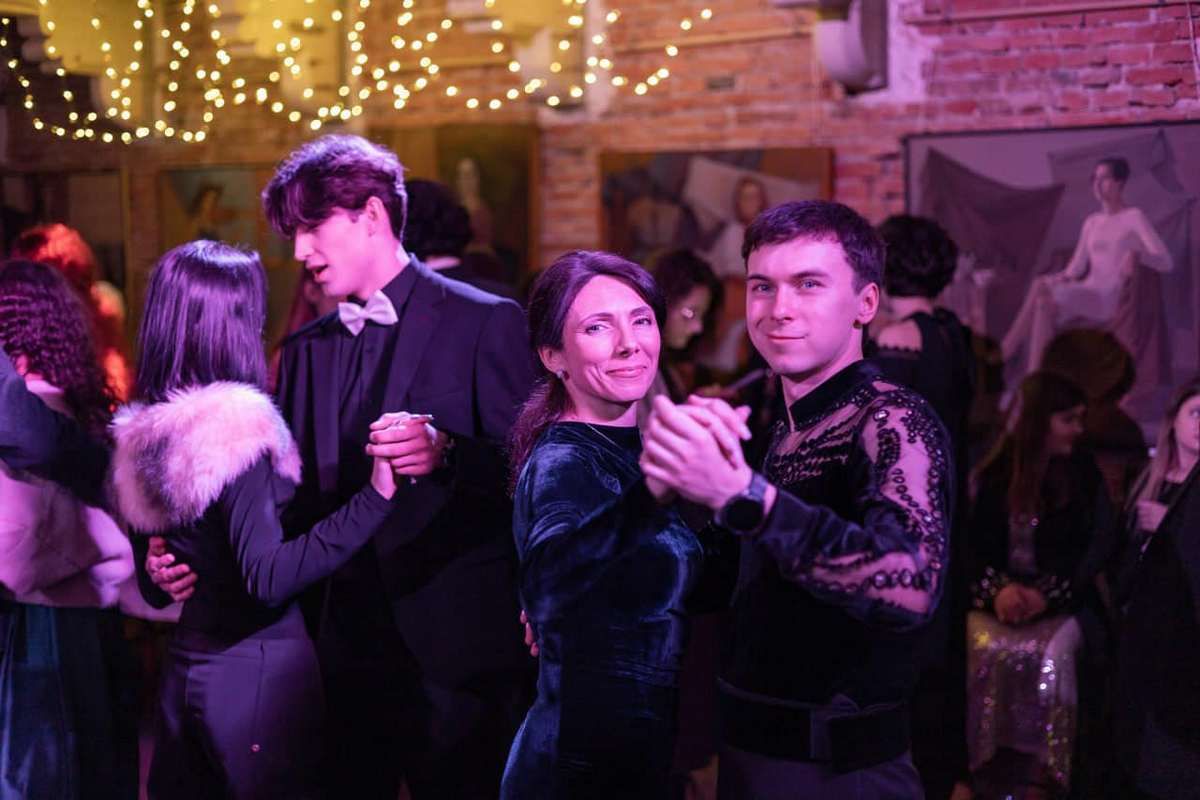 У Коломиї провели благодійний бал "Вартові мрії" 14