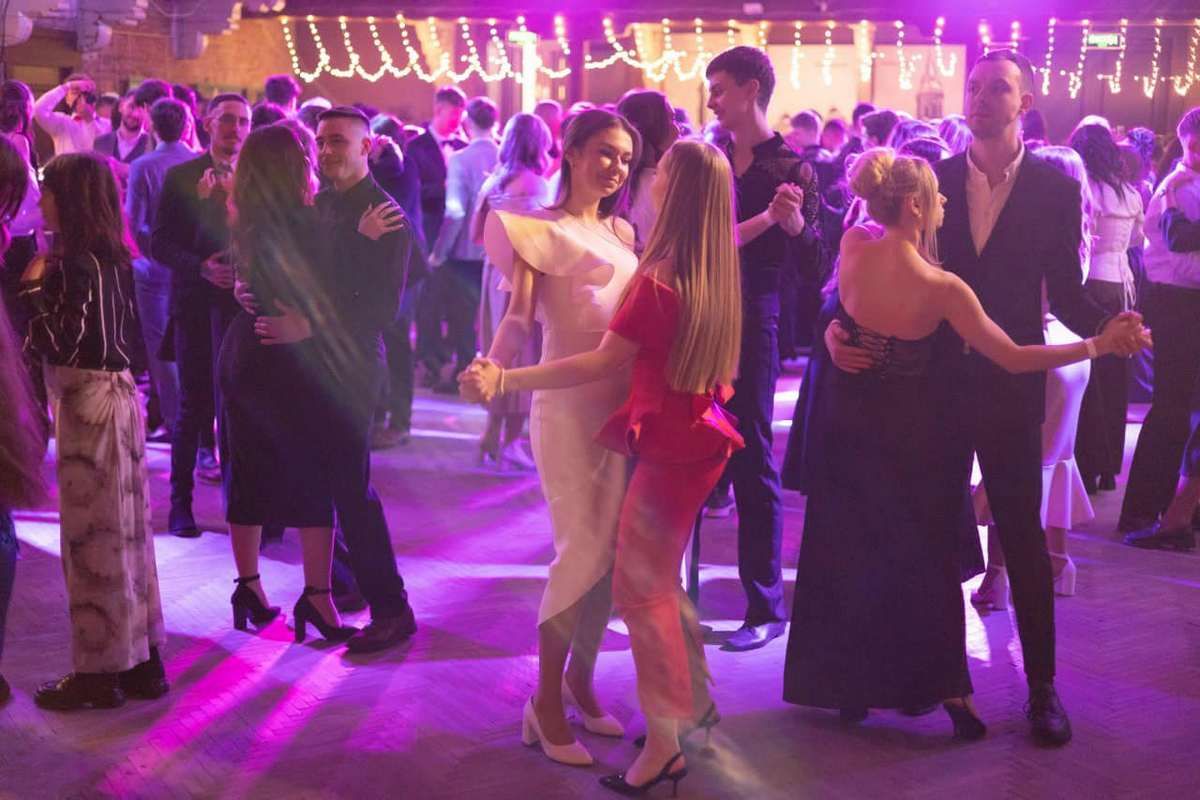 У Коломиї провели благодійний бал "Вартові мрії" 8