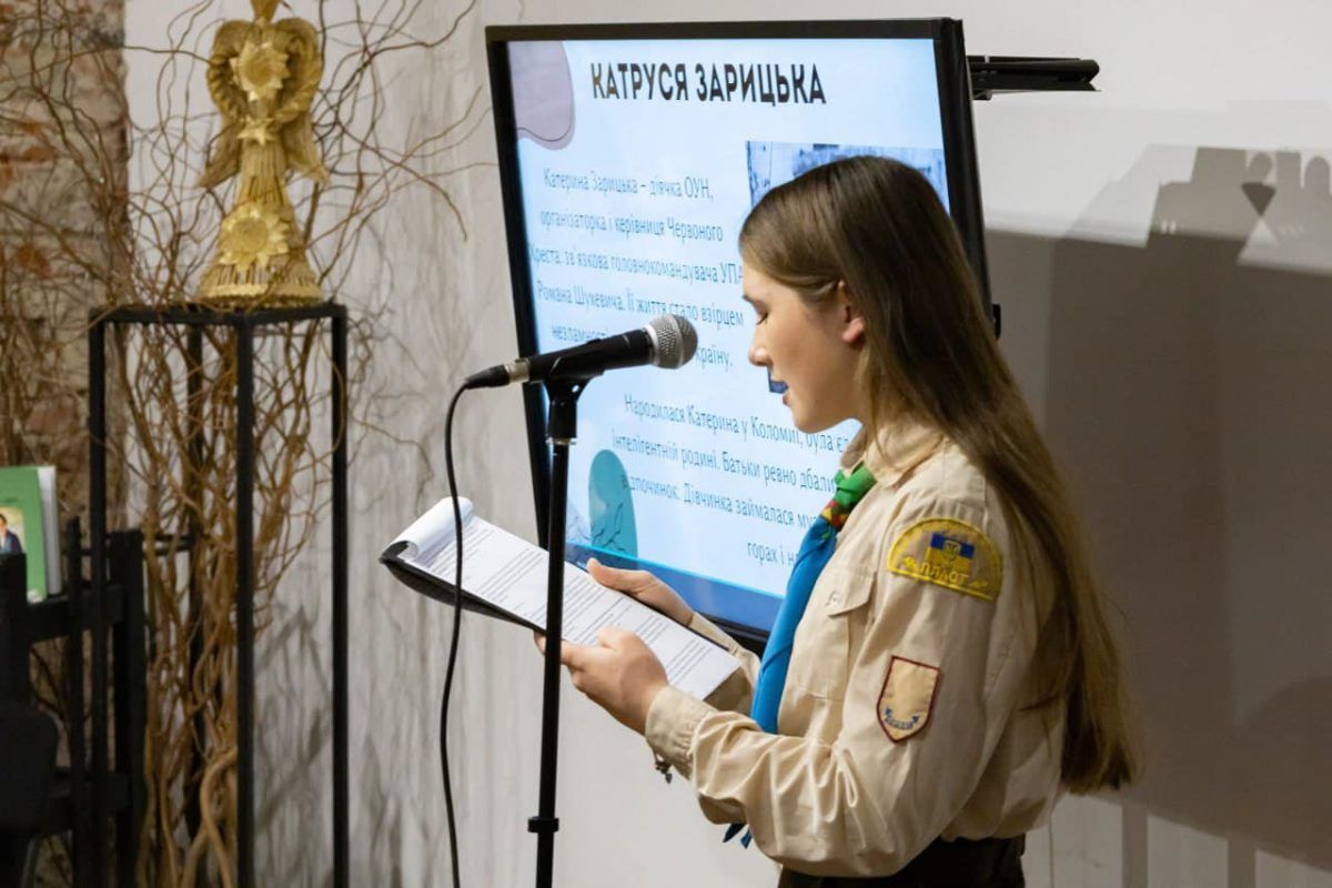 У Коломиї відбувся мистецько-патріотичний захід до Дня українських жінок-героїнь "Сильні духом" 13