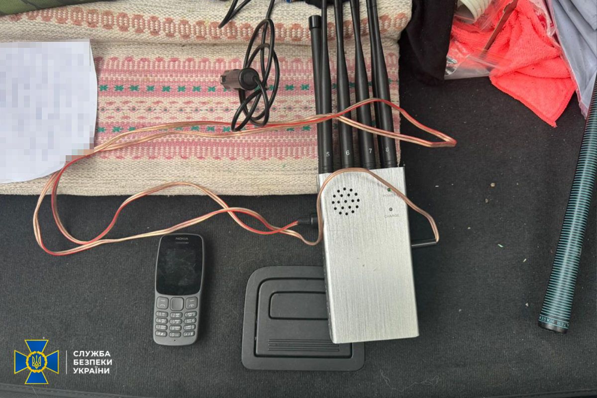 У прикарпатського наркокартелю конфіскували елітні авто та десятки тисяч євро й доларів 2