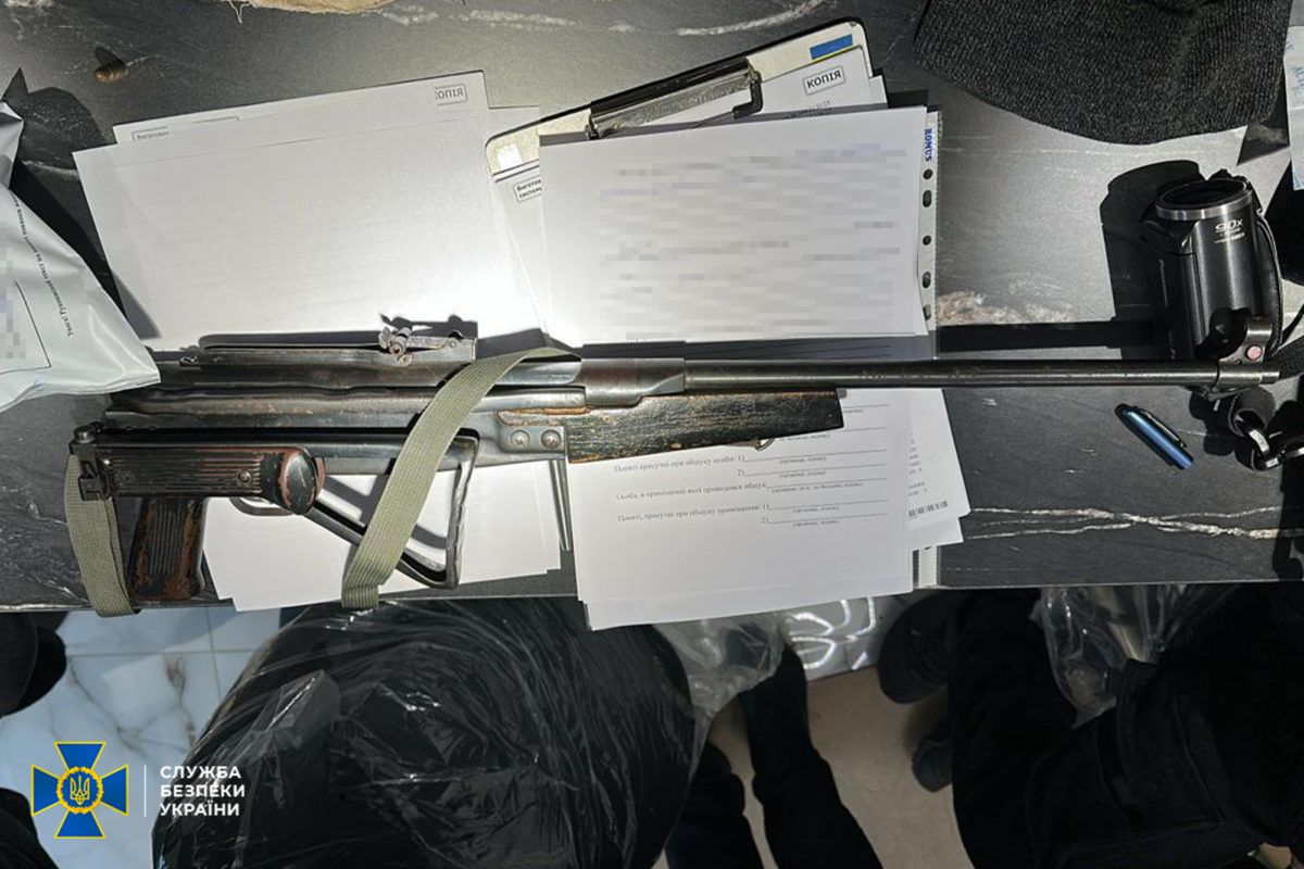 У прикарпатського наркокартелю конфіскували елітні авто та десятки тисяч євро й доларів 4