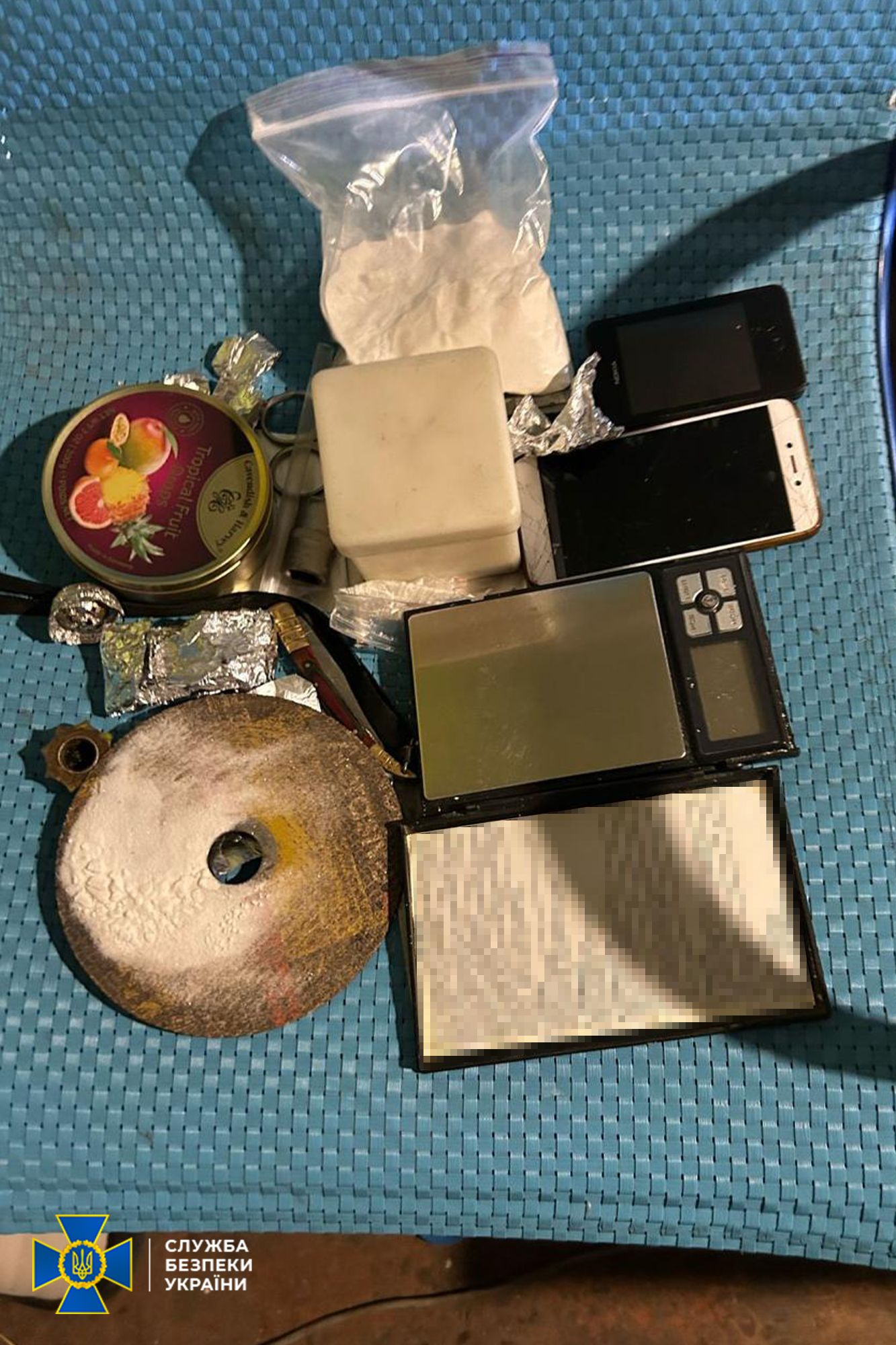 У прикарпатського наркокартелю конфіскували елітні авто та десятки тисяч євро й доларів 5