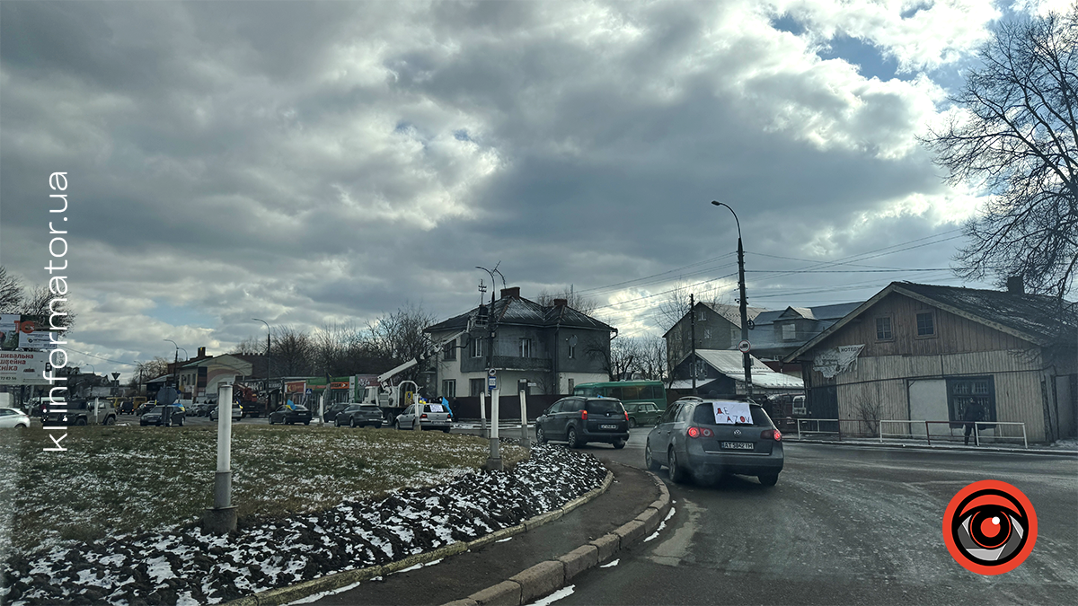 У Коломиї відбувся автопробіг на підтримку військовополонених 8