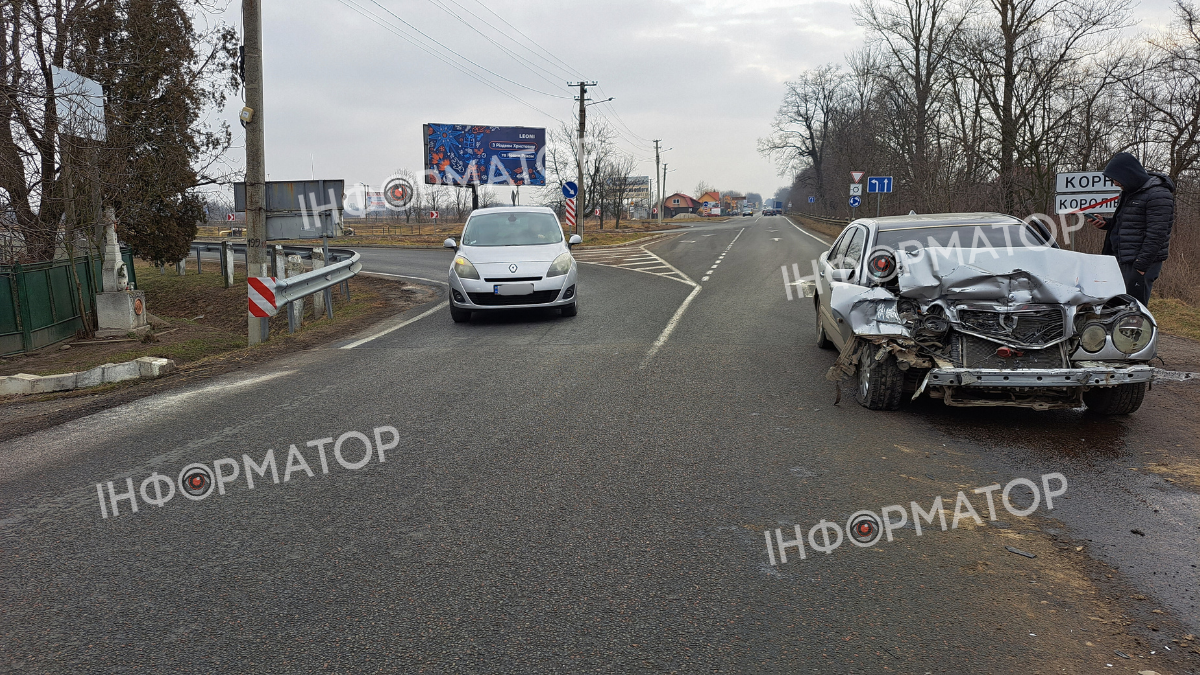 Під Коломиєю фура Укрпошти зіткнулася з Mercedes 2