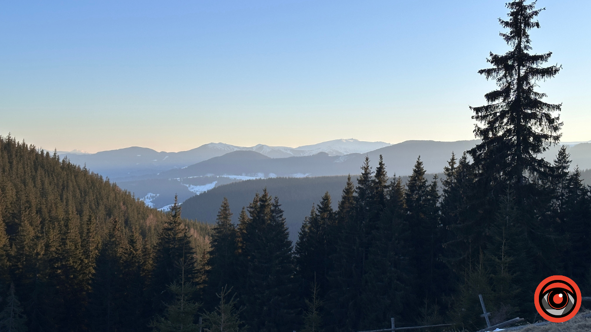 Крижані візерунки, сонячні промені й безмежний спокій гір: фоторепортаж з Карпат 1