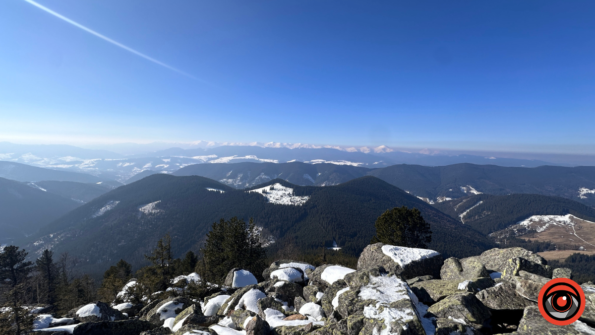 Крижані візерунки, сонячні промені й безмежний спокій гір: фоторепортаж з Карпат 9