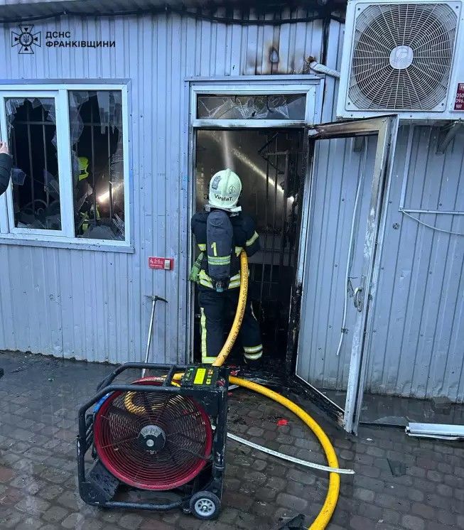 Рятувальники ліквідували пожежу у приміщенні Нової пошти 2