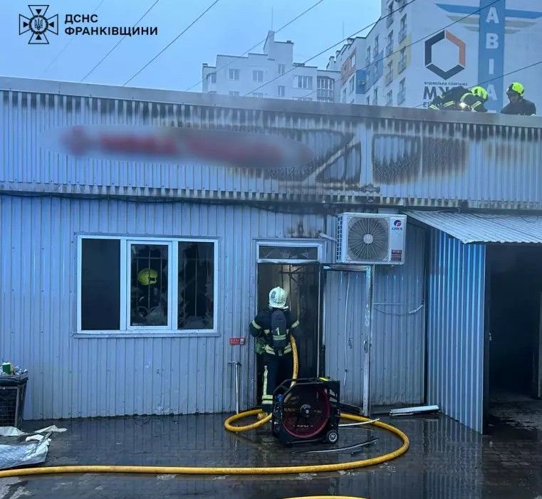 Рятувальники ліквідували пожежу у приміщенні Нової пошти 1