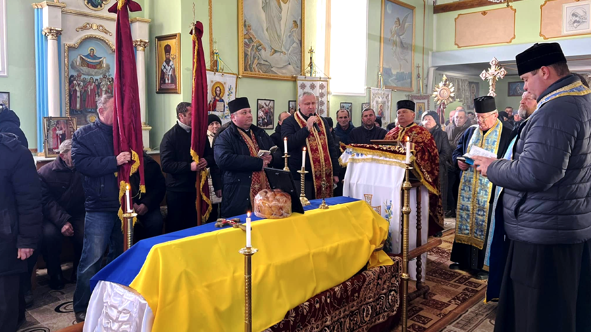 На Городенківщині попрощалися з воїном Юрієм Яринським 11