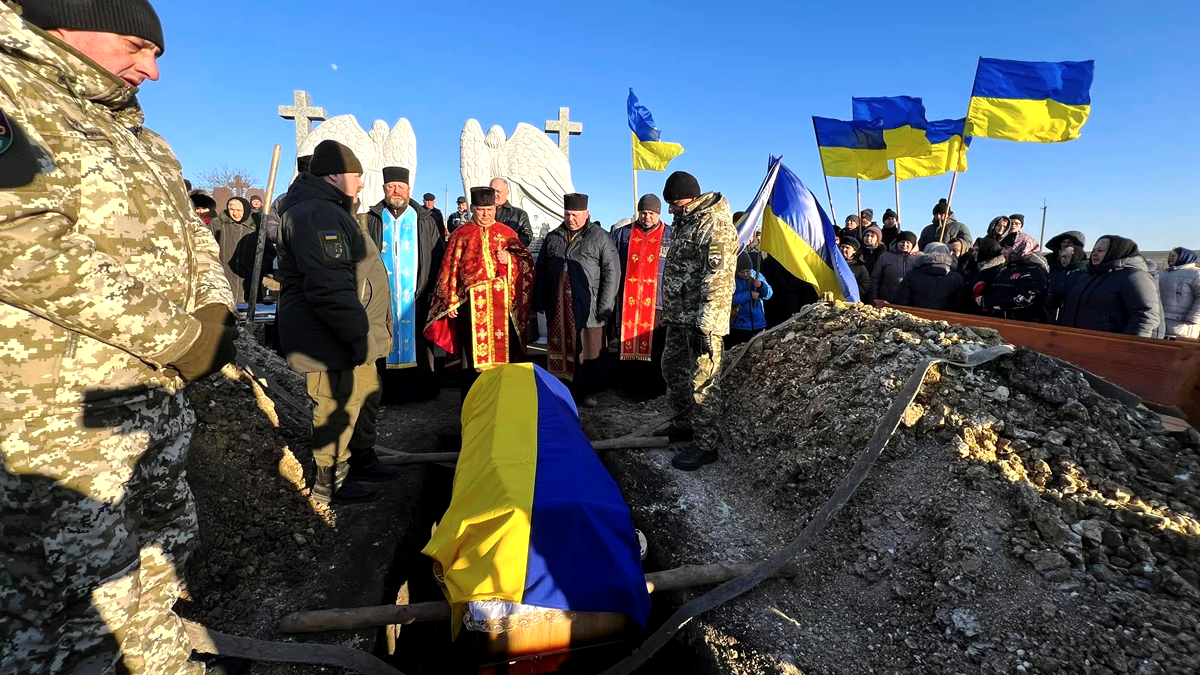 На Городенківщині попрощалися з воїном Юрієм Яринським 12