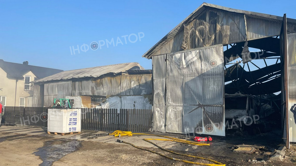 Вражаючі фото масштабної пожежі у Снятині 4