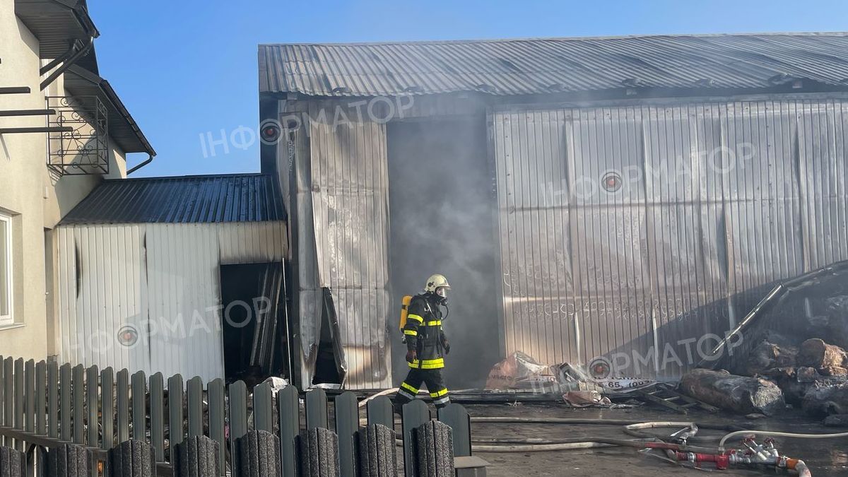 Вражаючі фото масштабної пожежі у Снятині 5