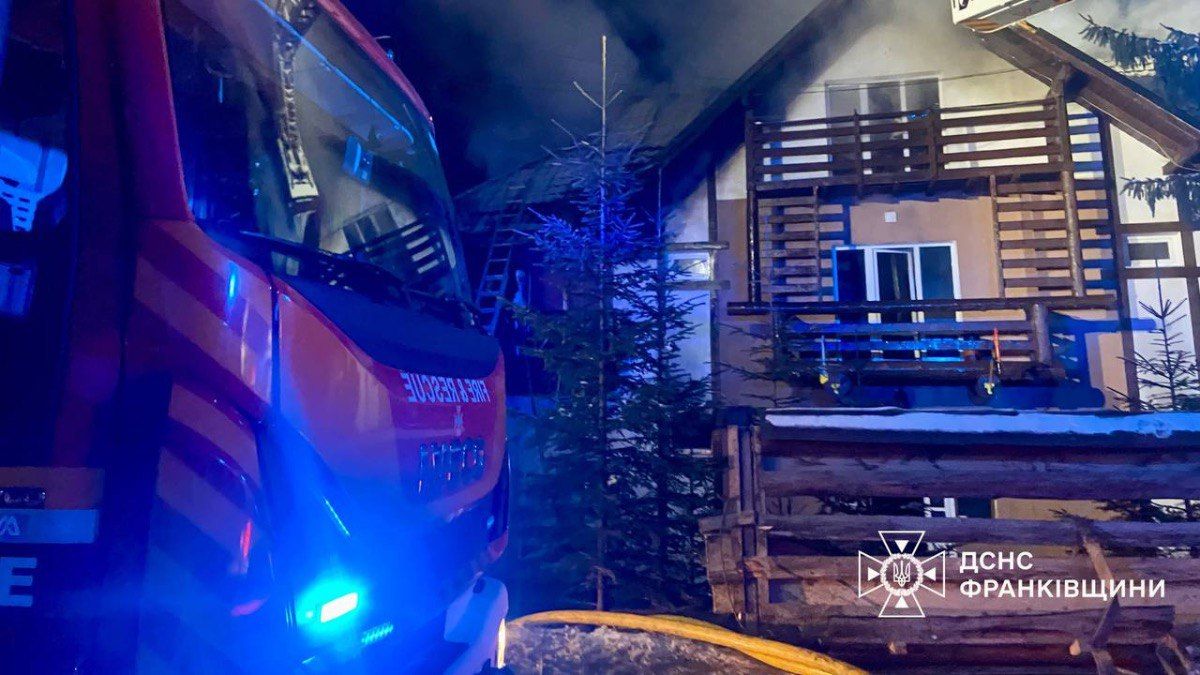 У Микуличині горів двоповерховий будинок 1