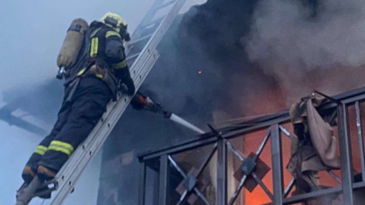 У Микуличині горів двоповерховий будинок 2