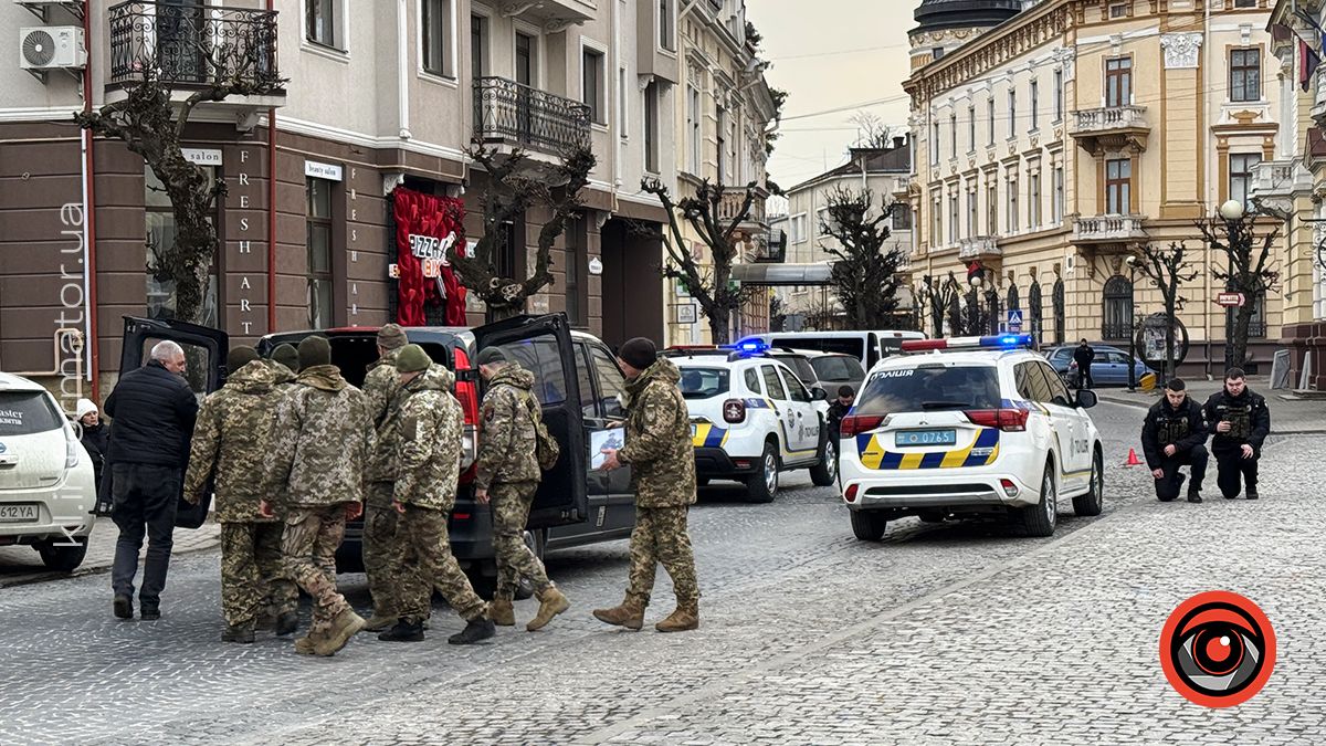 У Коломиї зустріли скорботний кортеж з тілом воїна Руслана Возного 3