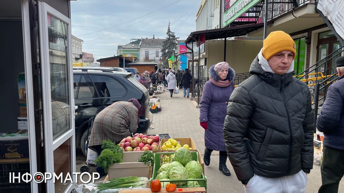 Базар біля базару: як вул. Ринок у Коломиї стала місцем торгівлі просто неба 1