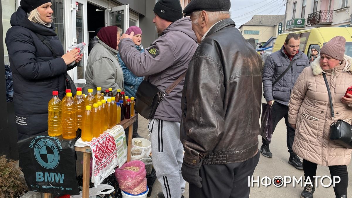 Базар біля базару: як вул. Ринок у Коломиї стала місцем торгівлі просто неба 2