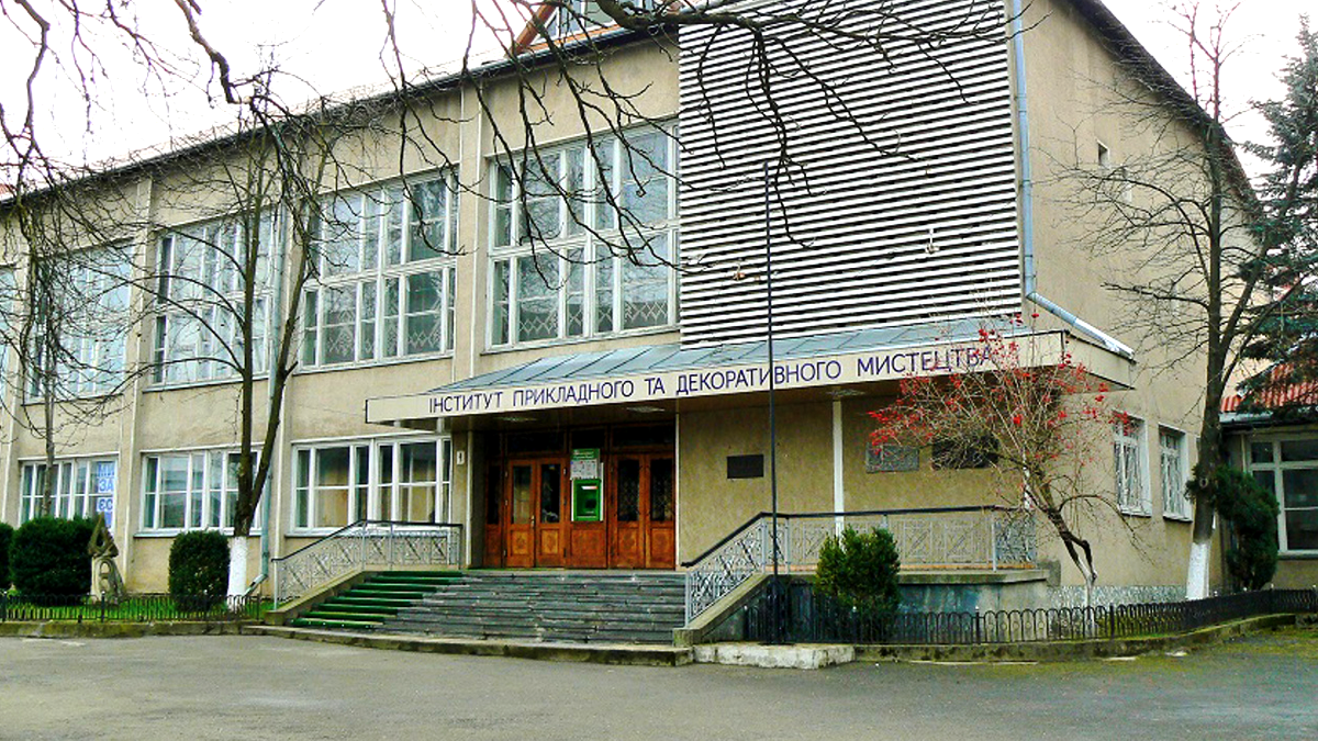 12 студентів Косівського інституту прикладного та декоративного мистецтва отримали стипендії президента