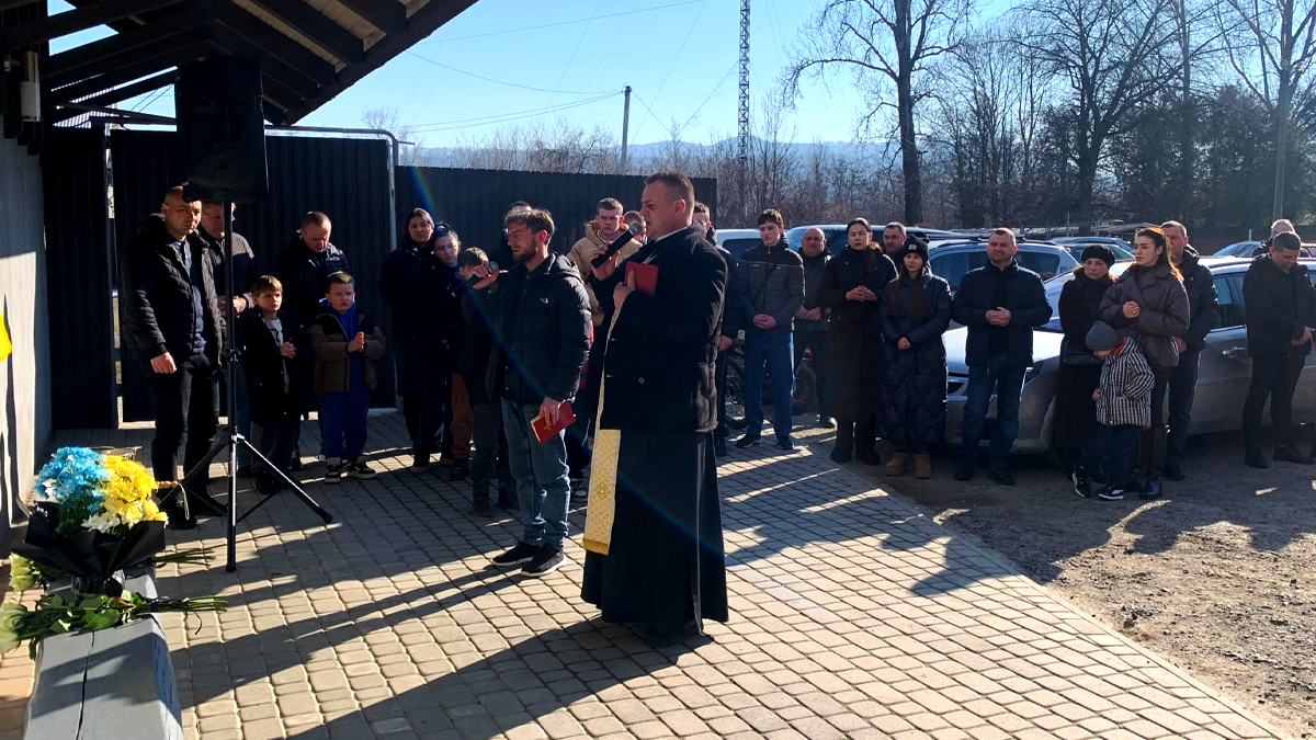 У Кутах відкрили меморіальну дошку Герою України Русланові Данку 3