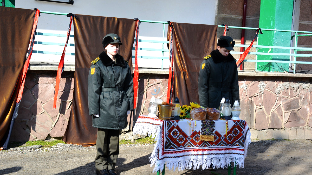 У Надвірній відкрили меморіальні дошки на честь воїнів Гриціва Василя та Тиміцького Назарія 3