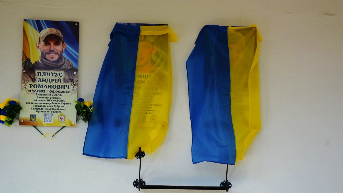 У Надвірній відкрили меморіальні дошки на честь воїнів Гриціва Василя та Тиміцького Назарія 1