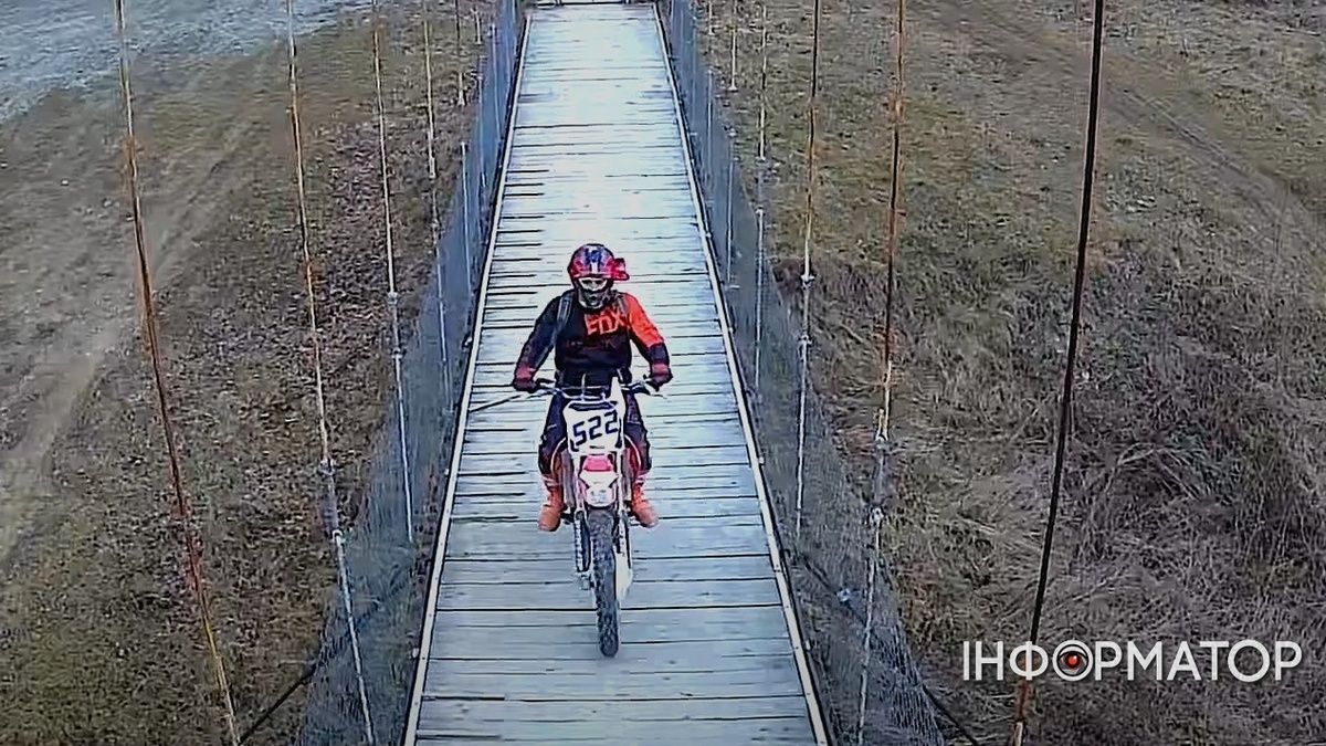 Камери на Стрітенському мосту спіймали в кадр 10 порушників | ВІДЕО 1