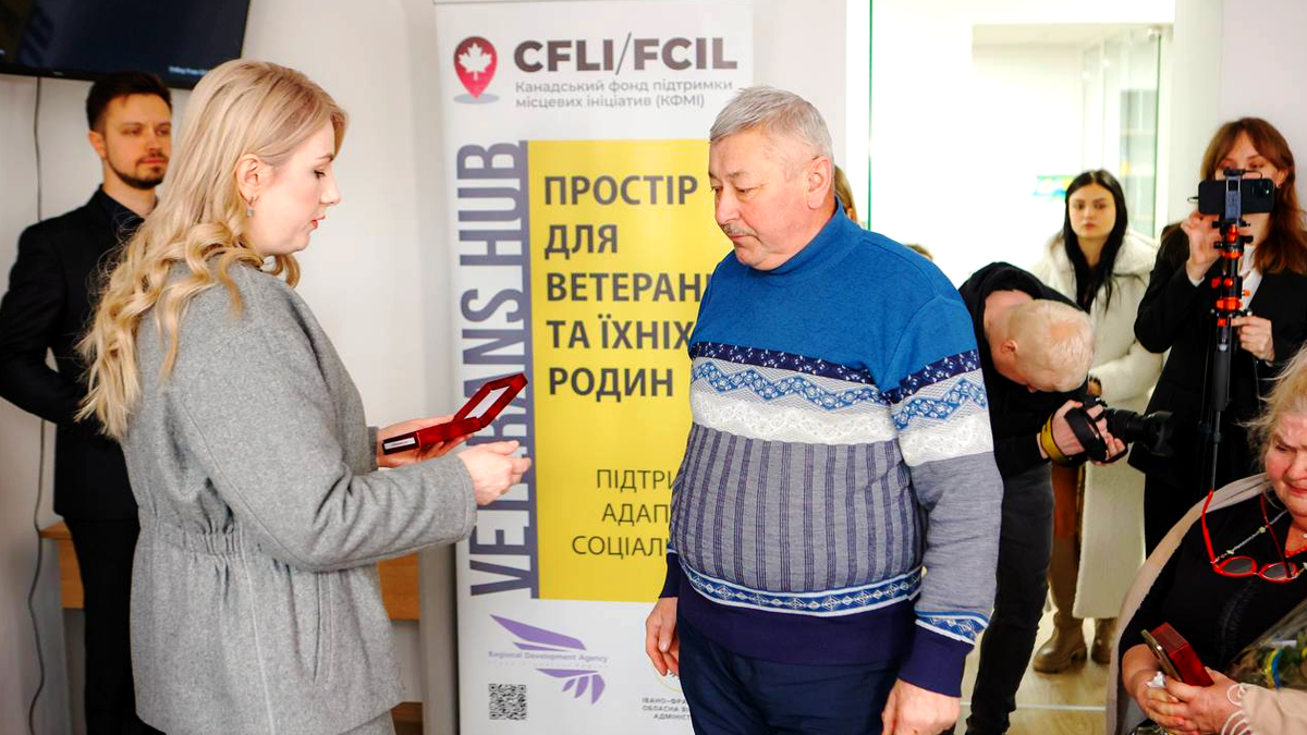 Родинам полеглих захисників з Прикарпаття вручили державні та обласні нагороди 3