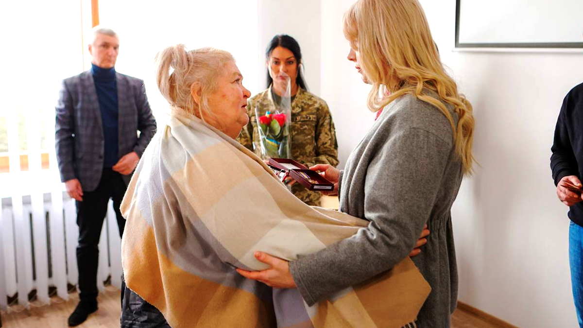 Родинам полеглих захисників з Прикарпаття вручили державні та обласні нагороди 4