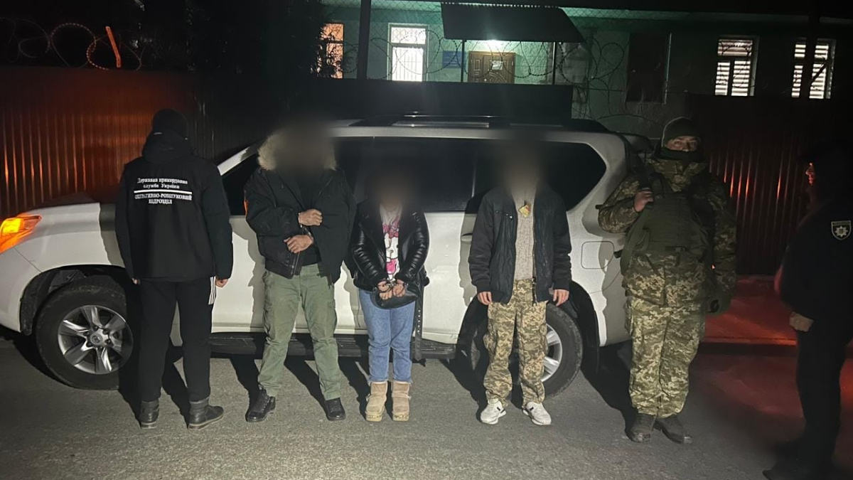 Прикордонники затримали переправників прикарпатця, який ледь не загинув у крижаній Тисі
