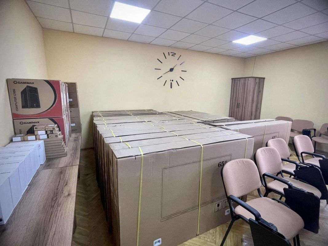 Освітнім закладам Коломийської громади передали нове навчальне обладнання 2