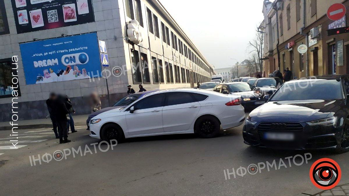 У центрі Коломиї - ДТП: рух сильно ускладнено 3