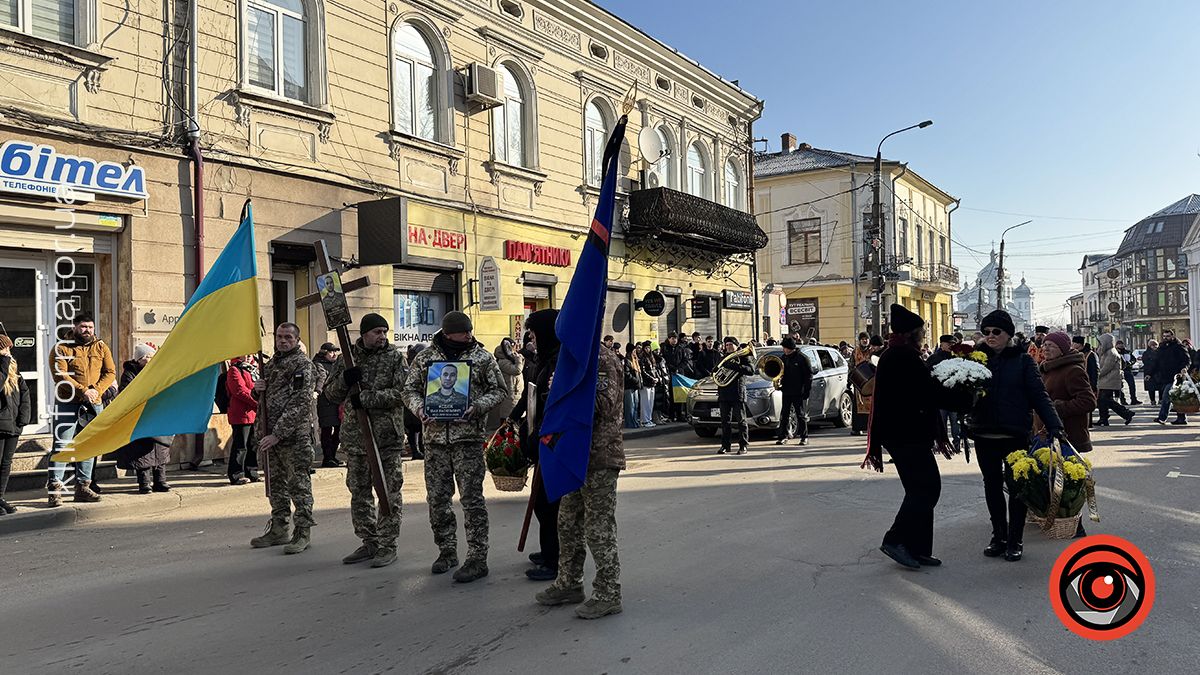 Коломияни провели в останню дорогу воїна Івана Федюка 8