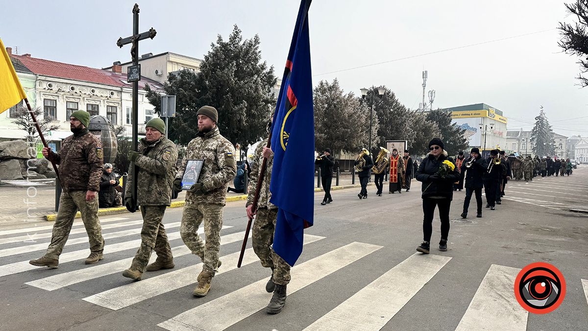 У Коломиї віддали останню шану захиснику Олегу Дутчаку 12
