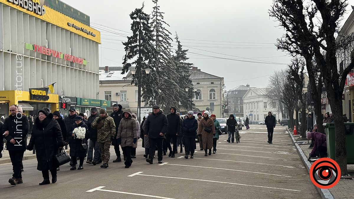 У Коломиї віддали останню шану захиснику Олегу Дутчаку 10