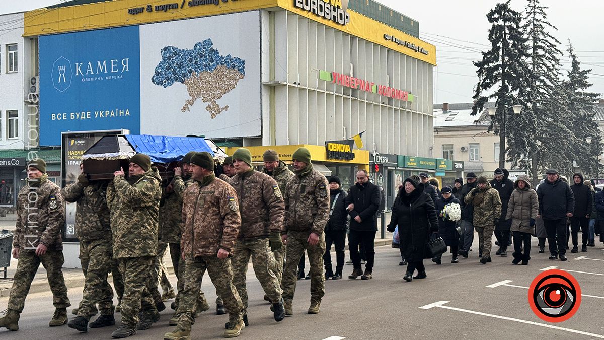 У Коломиї віддали останню шану захиснику Олегу Дутчаку 9