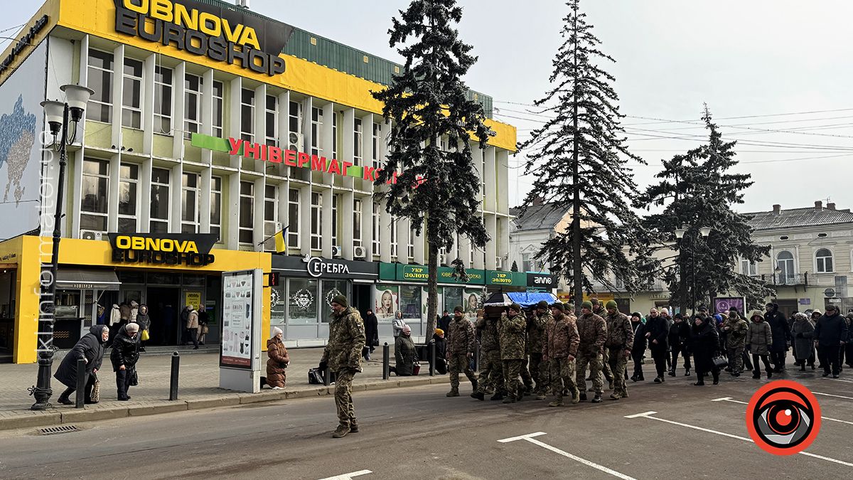 У Коломиї віддали останню шану захиснику Олегу Дутчаку 8