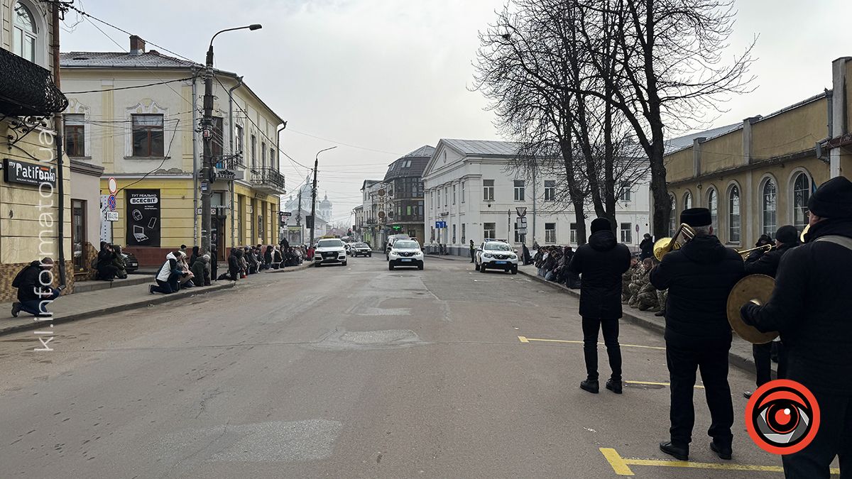 У Коломиї віддали останню шану захиснику Олегу Дутчаку 1
