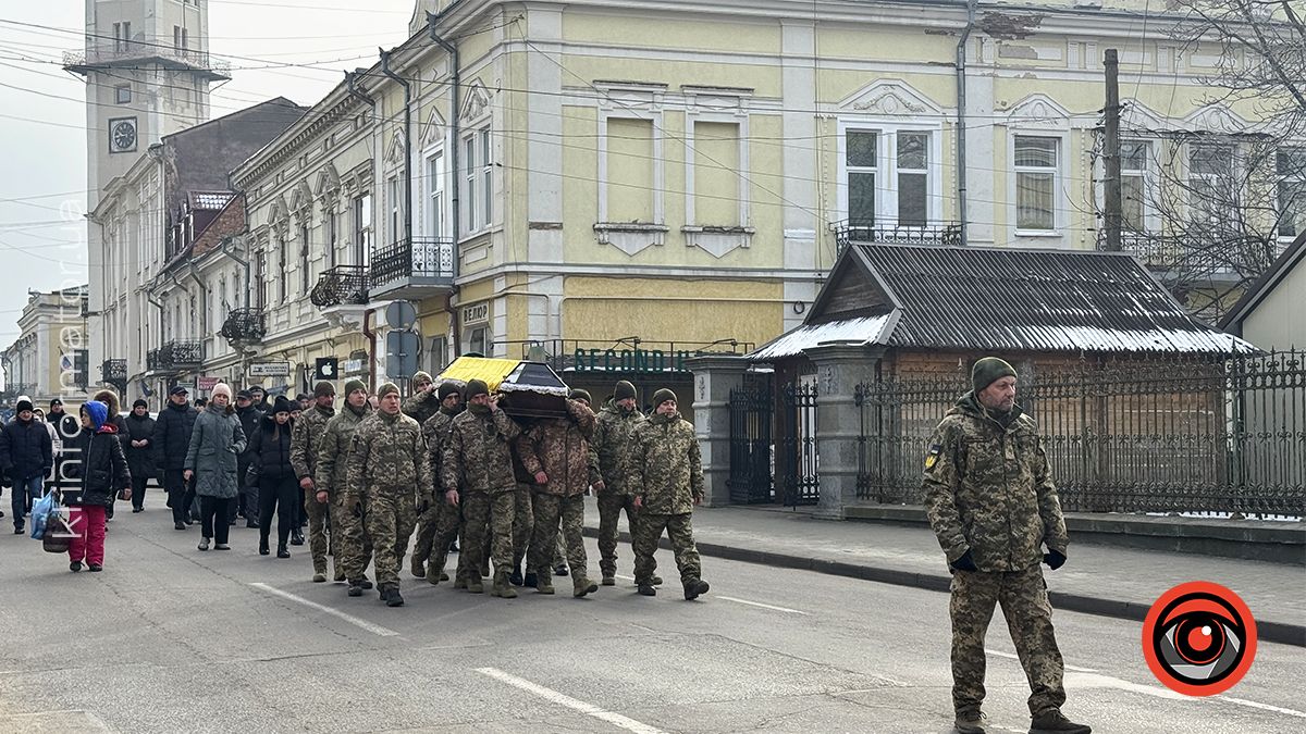 У Коломиї віддали останню шану захиснику Олегу Дутчаку 19