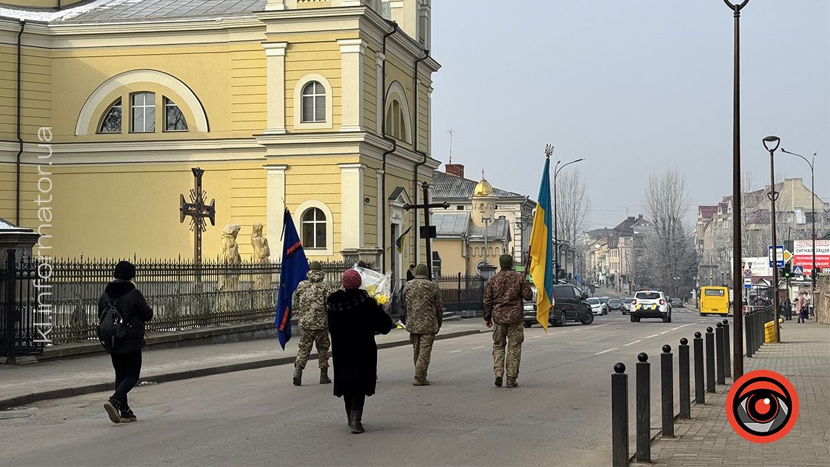У Коломиї віддали останню шану захиснику Олегу Дутчаку 18