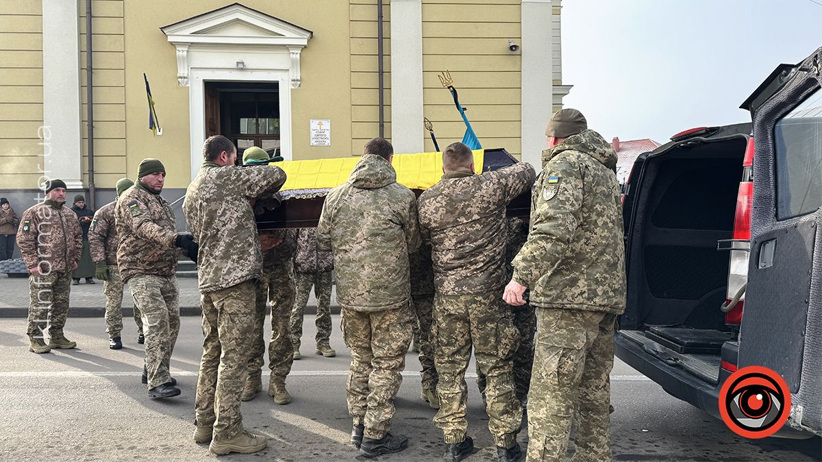 У Коломиї віддали останню шану захиснику Олегу Дутчаку 20